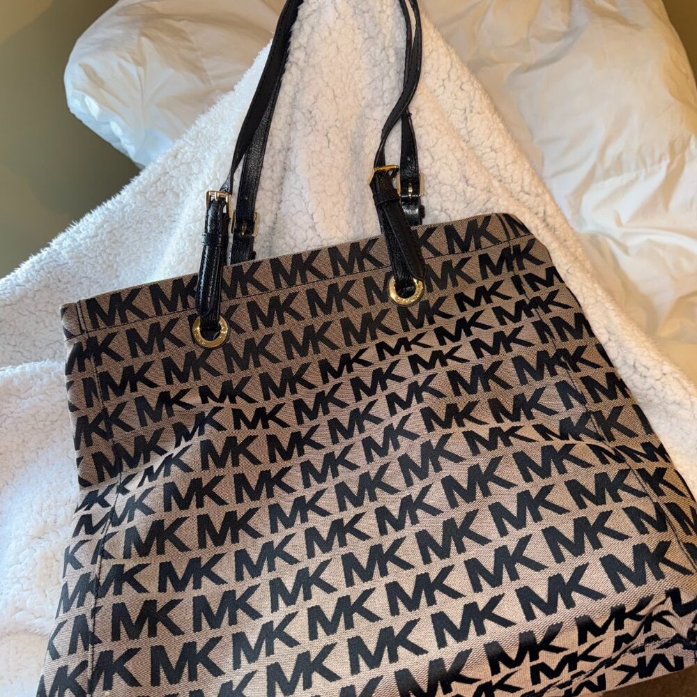 Michael Kors cloth MK signature design tote like new